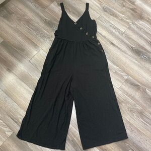 Women’s size XL “American Eagle” black wide leg jumpsuit with cute button detail